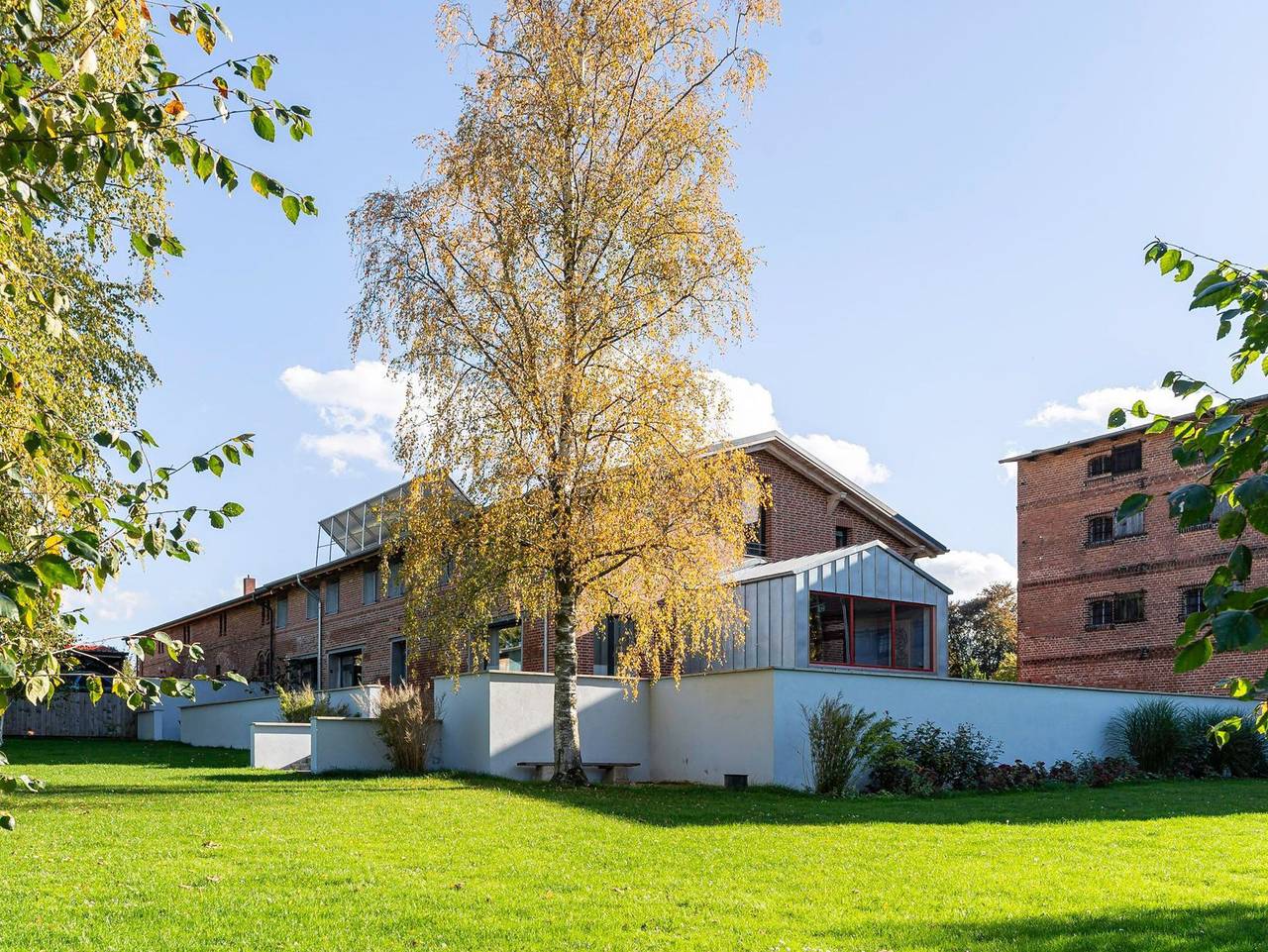 Das Gutshaus - Ferienwohnung - Wohnung 2 - Zwischen Rosen & Rhododendren in Tribsees, Recknitz-Trebeltal