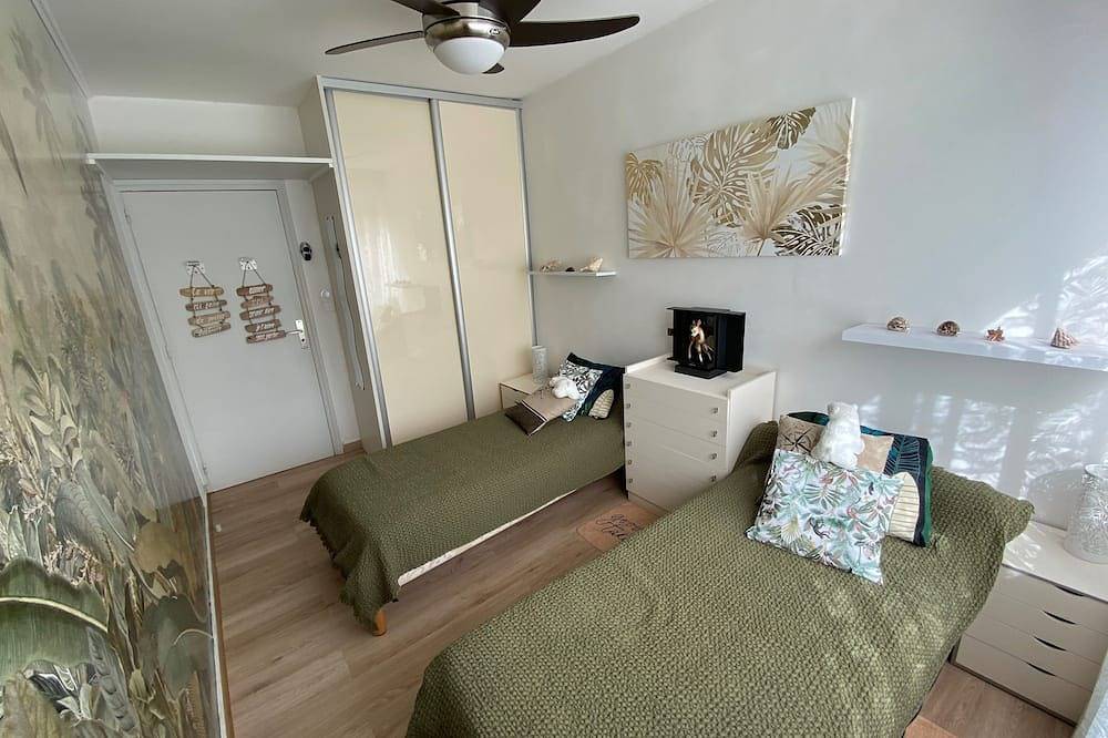 Entire apartment, Le cosy Corse: superb apartment with sea view. 300m from the beach, all on foot. in Sagone, Vico