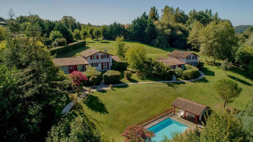 Location de vacances pour 6 personnes, avec piscine ainsi que terrasse et jardin à Saint-Pierre-d'Irube - 2