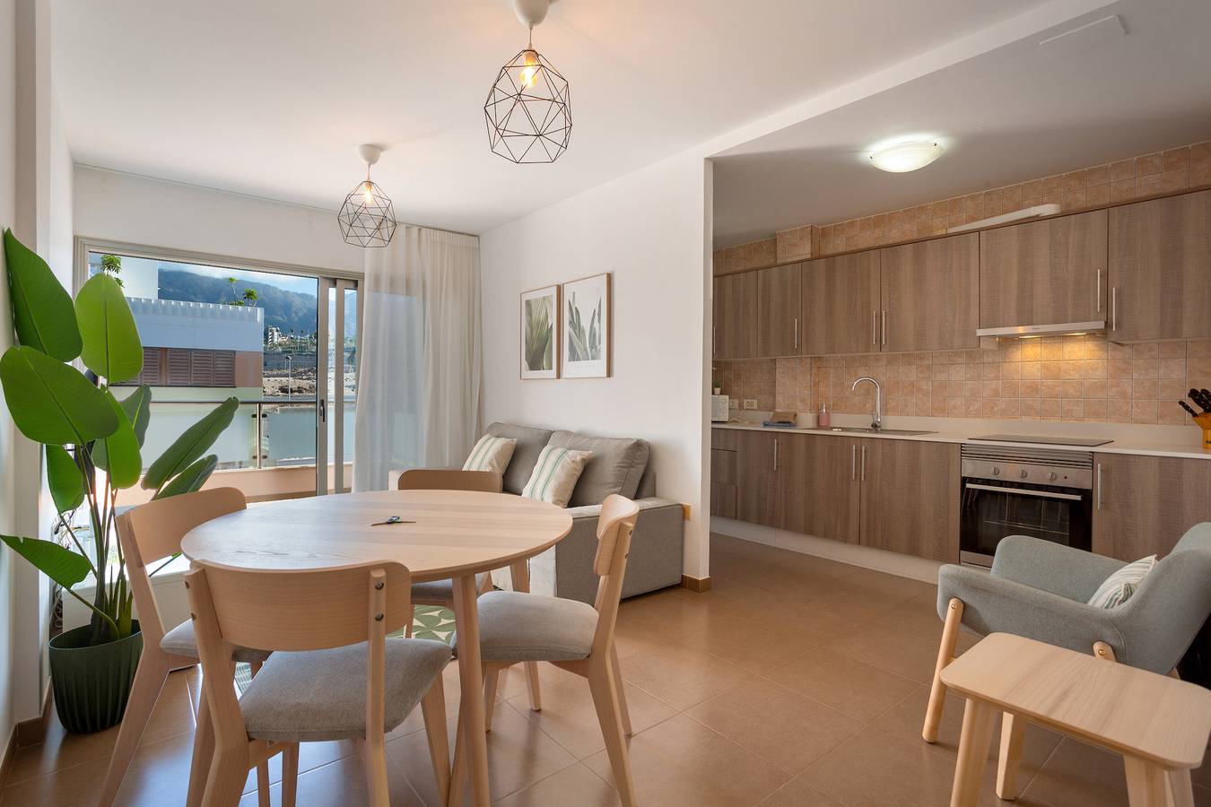 Ganze Wohnung, Ferienwohnung 'Obsidian Aregoma La Caleta' mit Bergblick, Balkon und Wlan in La Caleta, Adeje