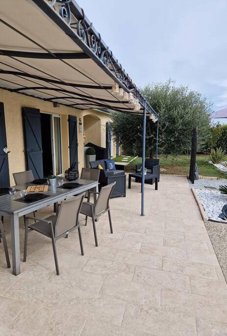 Location de vacances pour 6 personnes, avec jardin ainsi que piscine et vue à Saint-Marcel-d'Ardèche - 2