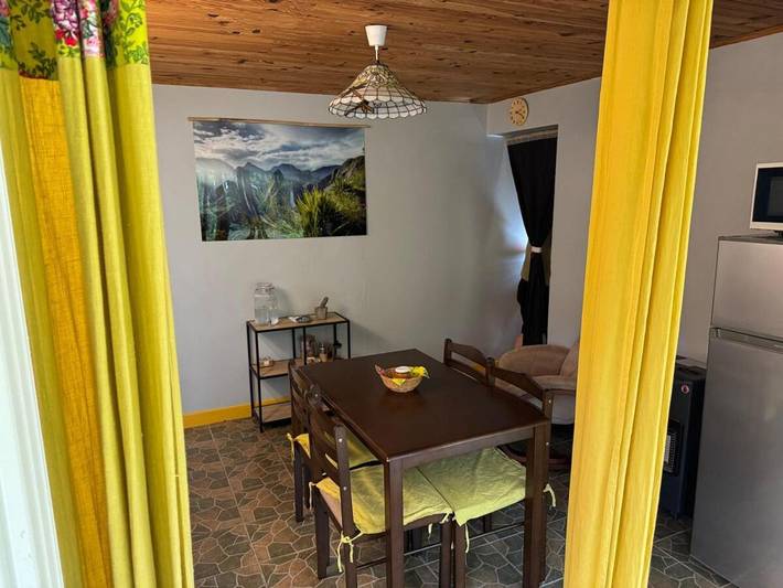 Location de vacances pour 2 personnes, avec terrasse et vue dans Le Tévelave