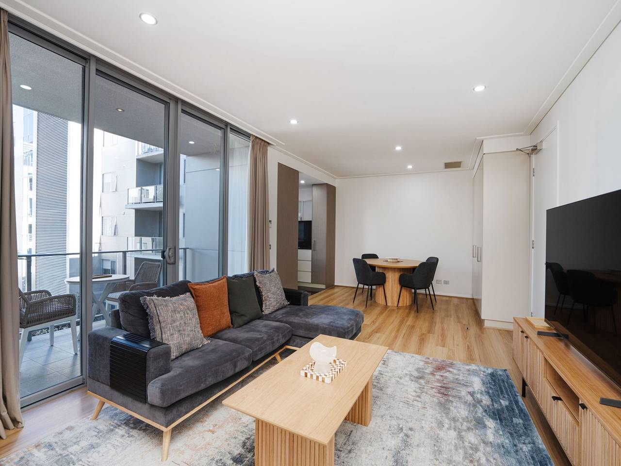 Entire apartment, Modern 1-Bed Unit with Pool Views and Balcony in North Canberra, Canberra