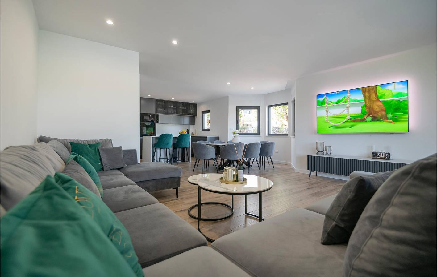 Modernes 200 m² großes Apartment mit Pool, Terrasse und WLAN in der Nähe des Flusses in Imotski, Makarska Riviera