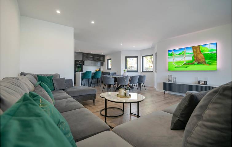 Modernes 200 m² großes Apartment mit Pool, Terrasse und WLAN in der Nähe des Flusses in Imotski, Makarska Riviera