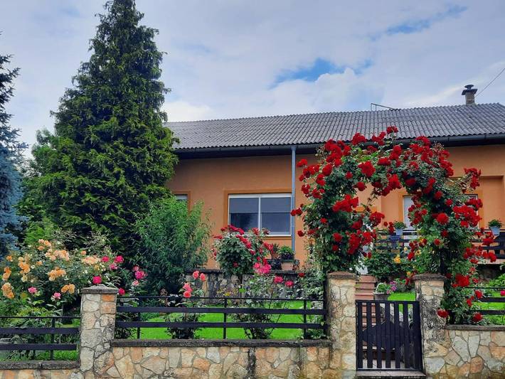 Ferienwohnung für 5 Personen, mit Balkon und Terrasse sowie Garten und Ausblick