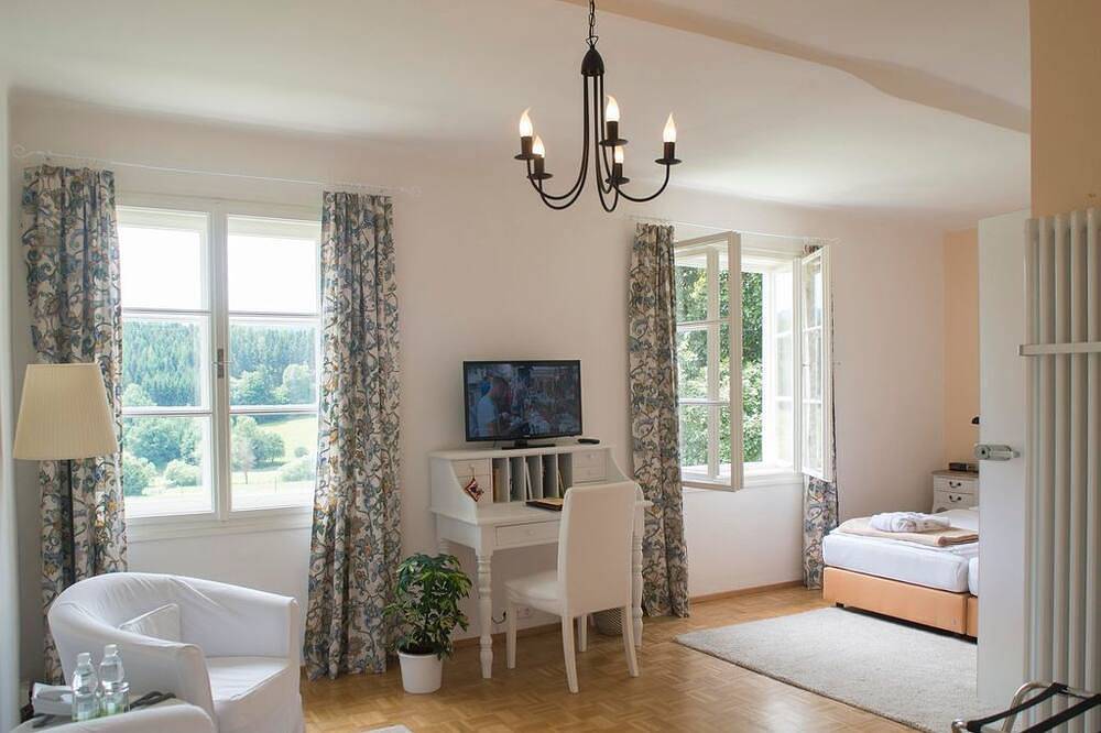 Einzelzimmer - Hotel Landsitz Pichlschloss in Mariahof, Lavanttaler Alpen