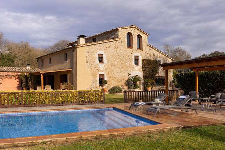 Casa rural para 21 personas, con Jardín y Piscina en Riudellots de la Selva