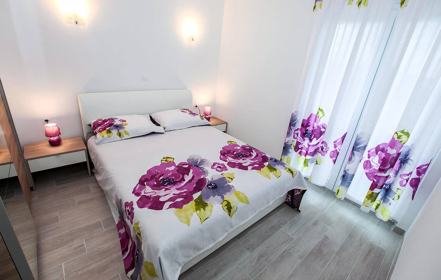 Apartamento vacacional entero, Apartamento con vistas al mar, piscina y terraza, a 2 km de la playa in Rogoznica, Condado de Šibenik-Knin