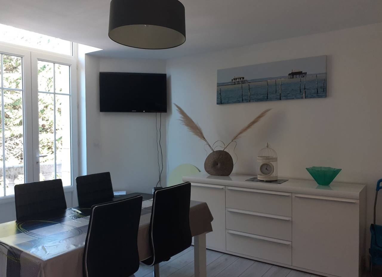 Appartement entier, Appartement situé en ville, à 800 m des Thermes in Jonzac, Région de Jonzac
