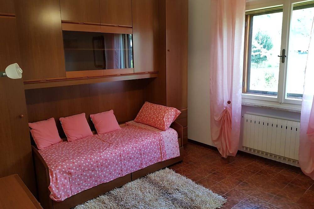 Holiday Home \"Mare e Lavanda\" with Sea View, Private Garden & Wi-Fi in Muggia, Carso