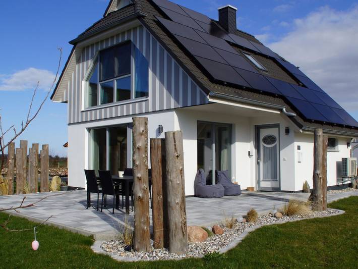 Ganze Ferienwohnung, Haus Meerzeit am Bodden zw. Darss/Rügen mit Kamin & Sauna - Ferienhaus Meerzeit in Altenpleen, Stralsund Umland