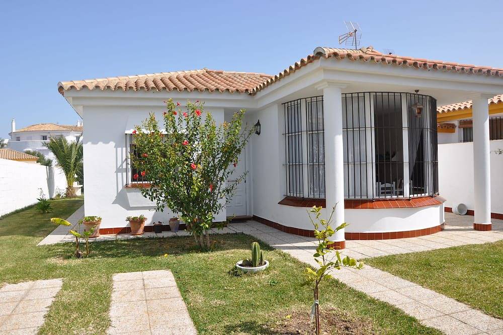 Beautiful two bedrooms holiday villa fully self contained with private swimming in Sancti Petri, Chiclana de la Frontera
