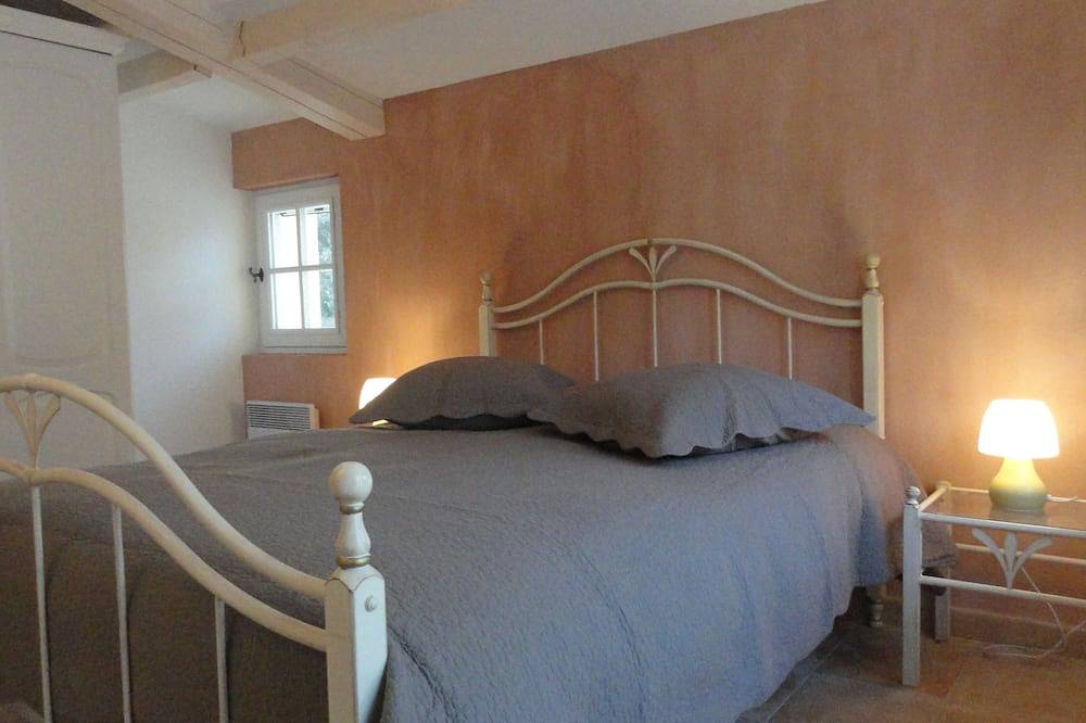 Villa dans un cadre magnifique avec vue, très calme . Grande propriété clôturé in Cabrières-d'Avignon, Parc naturel régional du Luberon