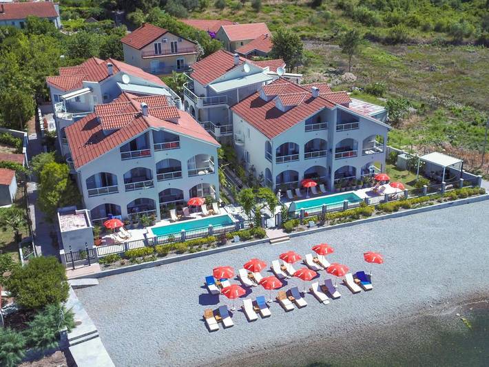 Apartament wakacyjny dla 5 osób, z Balkon i Jacuzzi oraz Taras i Ogród w Tivat