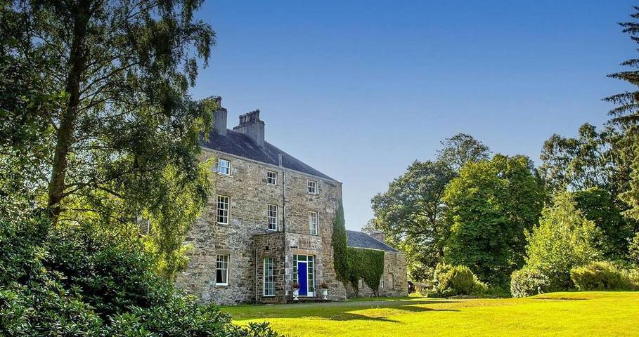 Hôtel pour 20 personnes, avec vue ainsi que terrasse et jardin à Pitlochry