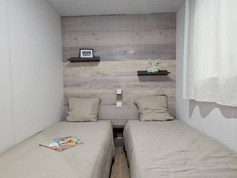 Camping Portes d'Ariège - Chambre 4 personnes - duotel 4 pers. in Pamiers, Ariège