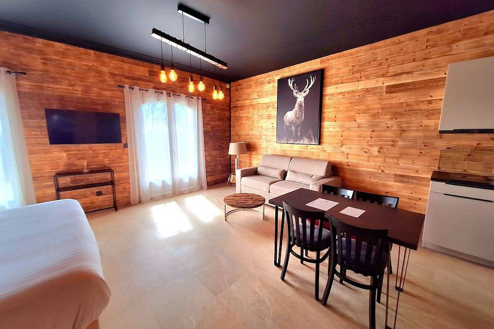 Apartamento entero, Apartment \"Chalet\" - Domaine de la Mautanne **** in Sainte-Tulle, Parque natural regional del Luberon
