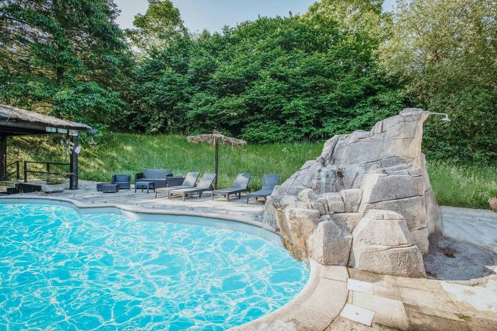 Casa de vacaciones para 16 personas, con Balcón y Terraza además de Jardín y Piscina en Vegadeo