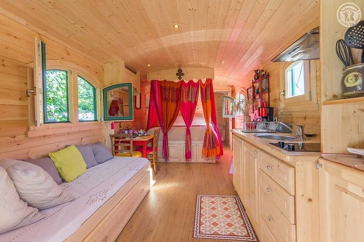 Location de vacances pour 2 personnes, avec balcon ainsi que jardin et piscine à Saint-Genix-sur-Guiers - 2