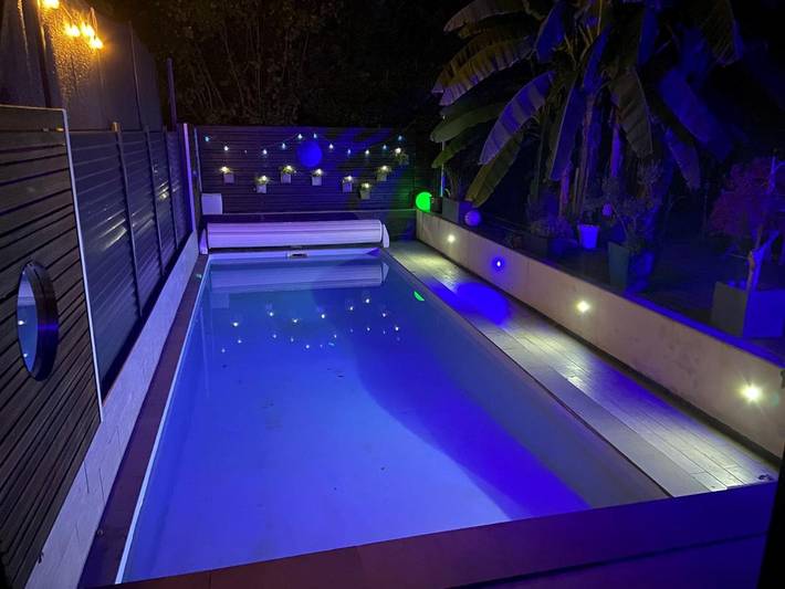 Maison de vacances pour 2 personnes, avec Balcon et Jacuzzi ainsi que Terrasse et Jardin