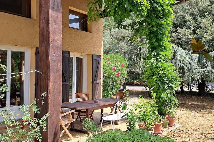 Maison de vacances pour 8 personnes, avec terrasse ainsi que jardin et piscine à Condom