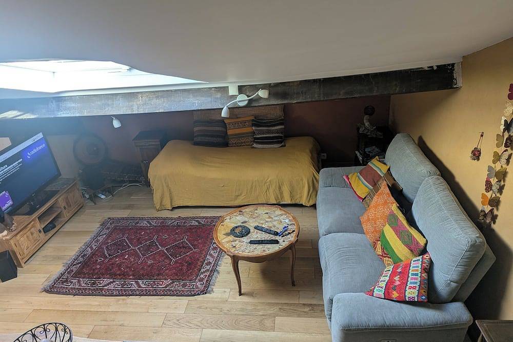 Appartement entier, Appartement cosy Paris-Les Lilas dans un quartier convivial avec métro et tram in Bagnolet, Seine-Saint-Denis