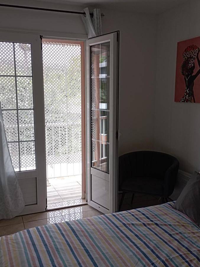 Gîte pour 2 personnes, avec vue et jardin dans Les Makes - 2