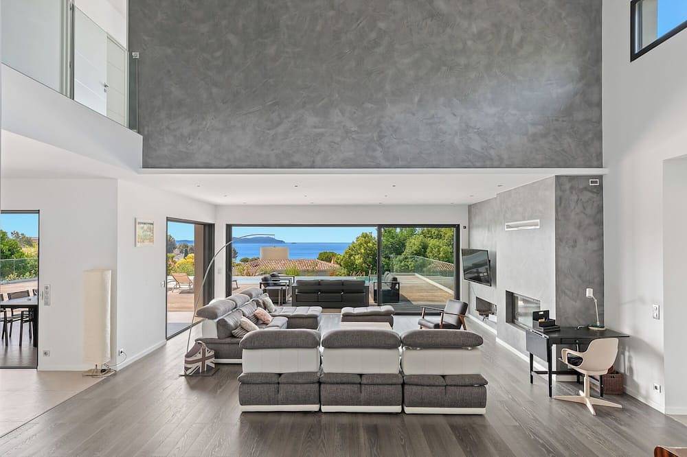 Villa de 300m² climatisée, 6 chambres, vue sur la mer, plage à pied à 450m in Carqueiranne, Côte méditerranéenne (France)
