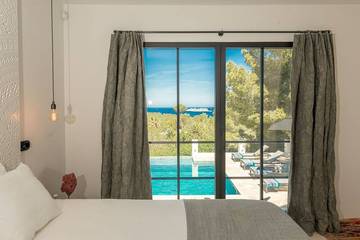 Villa for 10 People in Cala Tarida, Sant Josep de sa Talaia, Photo 3