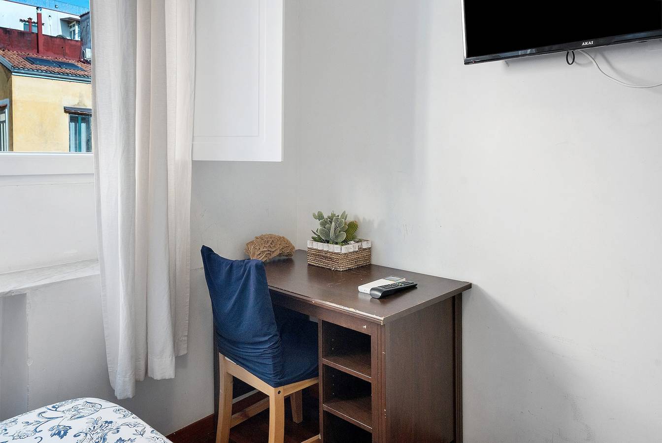 Divina Salerno – Zimmer Cetara mit Gemeinschaftsterrasse, Wlan und Klimaanlage in Salerno, Tyrrhenische Küste Kampanien