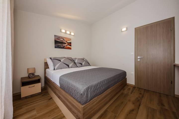 Ferienwohnung für 3 Personen, mit Garten in Grad Šibenik - 3