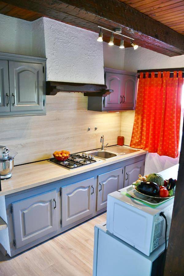Location de vacances pour 6 personnes, avec vue et terrasse, adapté aux familles à Saint-Jean-de-Ceyrargues - 2