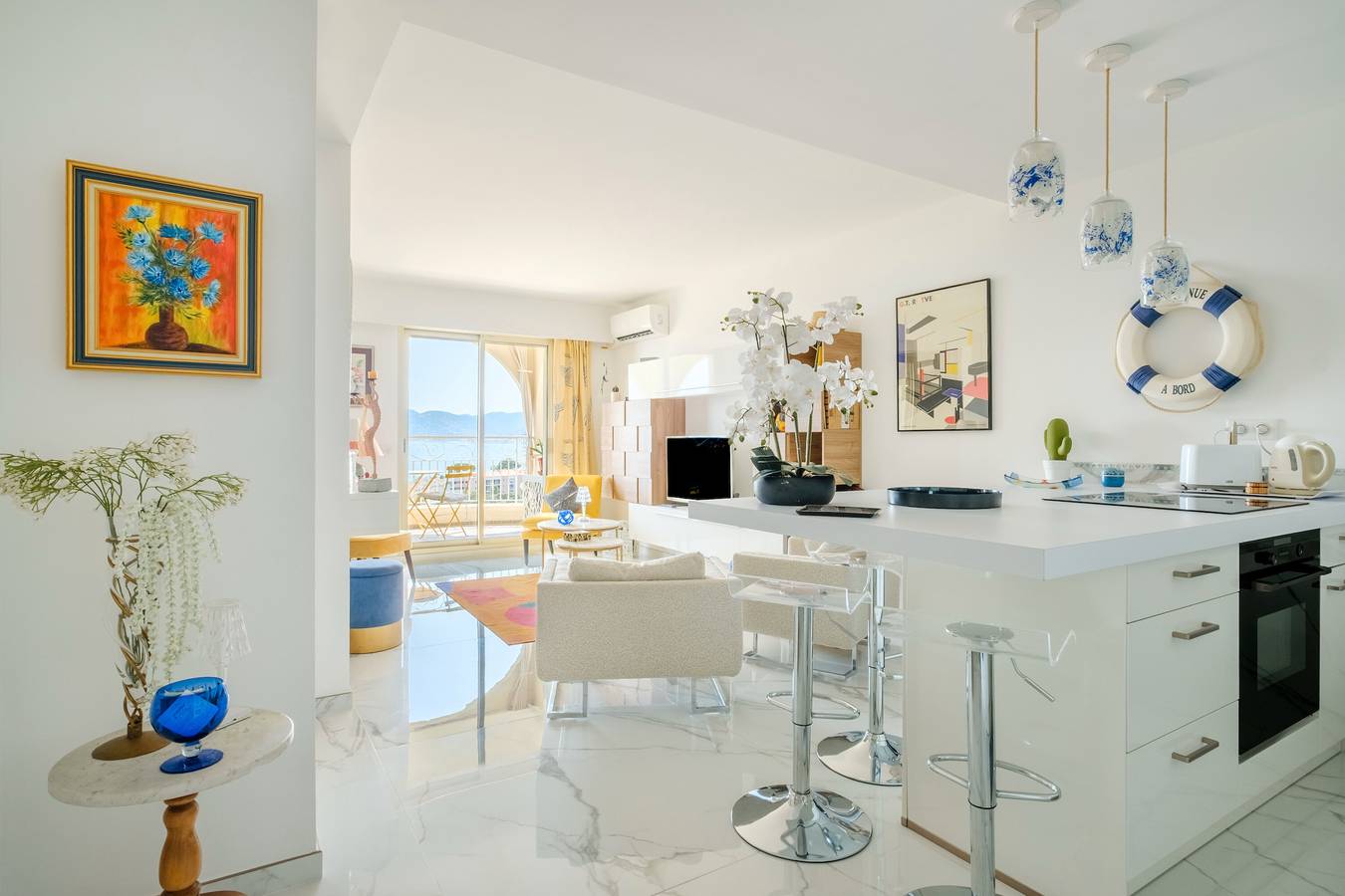 Entire apartment, Apartment "Palais Isabelle" with sea view and terrace, just steps from the beaches of Cannes in Cannes, Cannes region