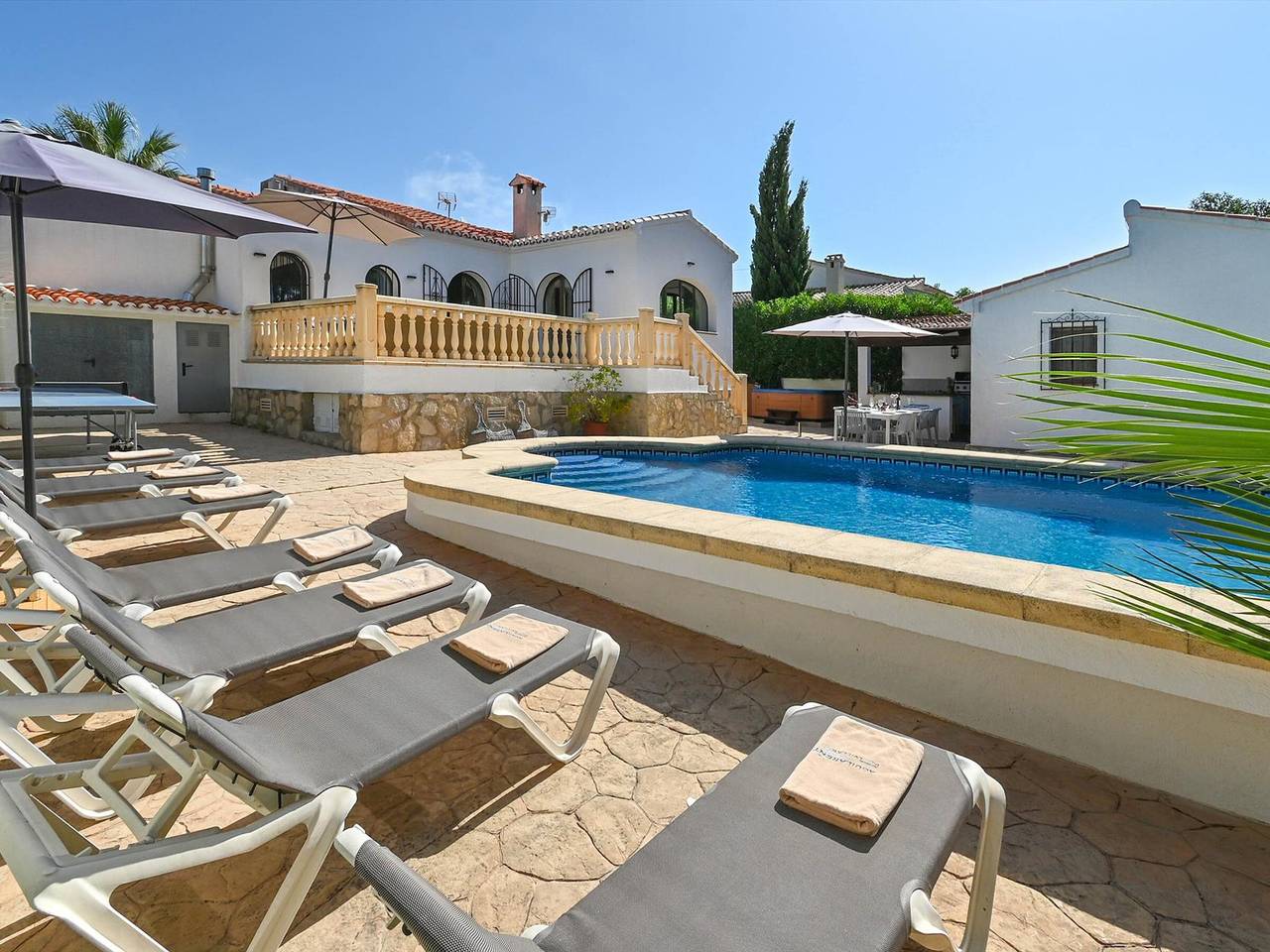 Villa familiale à Javea avec piscine privée, proche plage, jardin et climatisation in Cap Martí, Jávea
