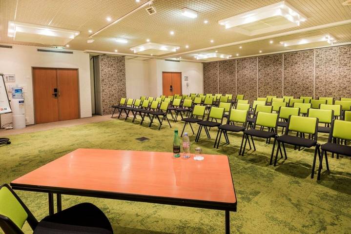 Hôtel pour 2 personnes, avec terrasse et jardin, animaux acceptés à Chambray-lès-Tours - 2