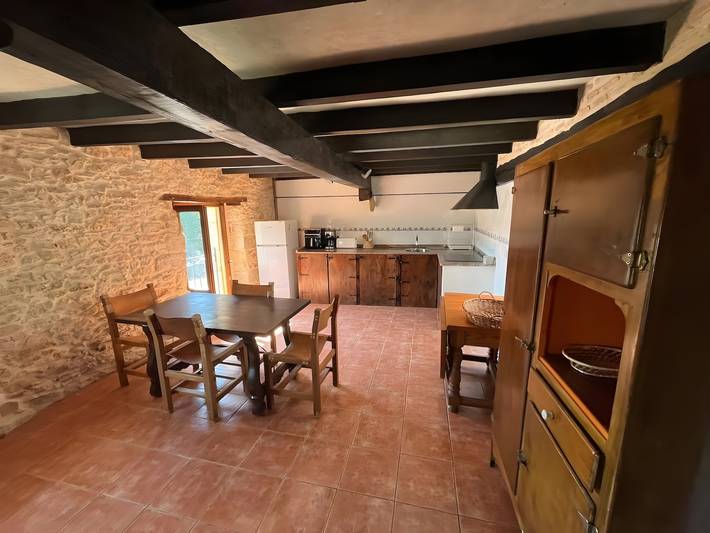 Casa de vacaciones 'La Cueva Del Norte' con vistas a la montaña, terraza privada y wifi in Merindad de Sotoscueva, Cordillera Cantábrica