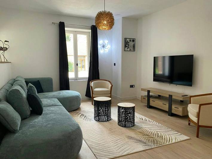 Location de vacances pour 8 personnes, avec piscine et terrasse à Cusset - 3