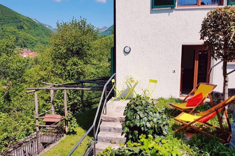 Ganze Wohnung, Modernes Naturhaus<br>Entspannen Sie sich in den Bergen in Castel San Pietro, Ticino