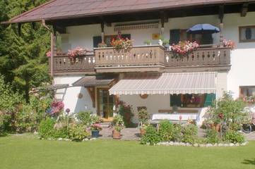 Ferienwohnung für 7 Personen, mit Garten und Ausblick in Bayrischzell