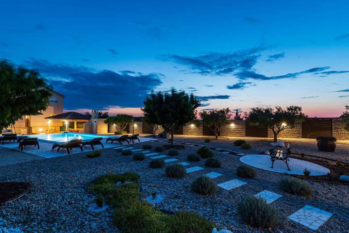 Ferienhaus für 8 Personen, mit Terrasse und Garten, kinderfreundlich in Zadar - 4