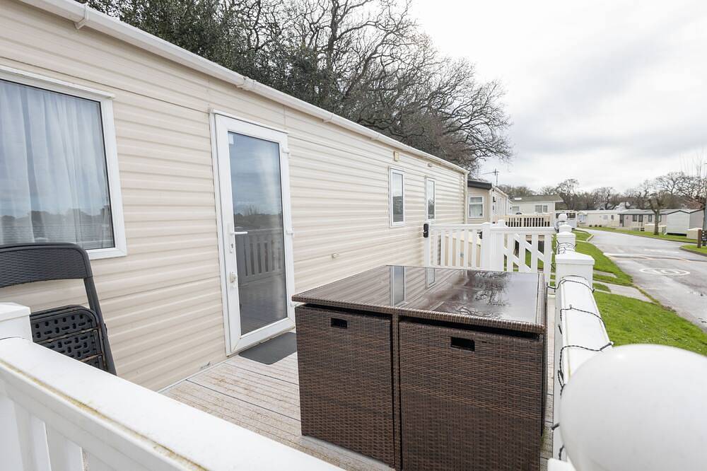 Static Caravan for 6 People in Christchurch, Dorset