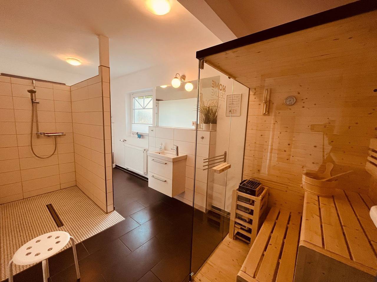 De niege Leive - Reetdach, Terrasse, Garten, Grill, Haustiere erlaubt, Sauna in Born a. Darß, Born am Darß