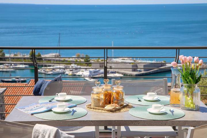 Ferienwohnung für 4 Personen, mit Balkon und Terrasse sowie Kinderpool und Pool in Duino-Aurisina