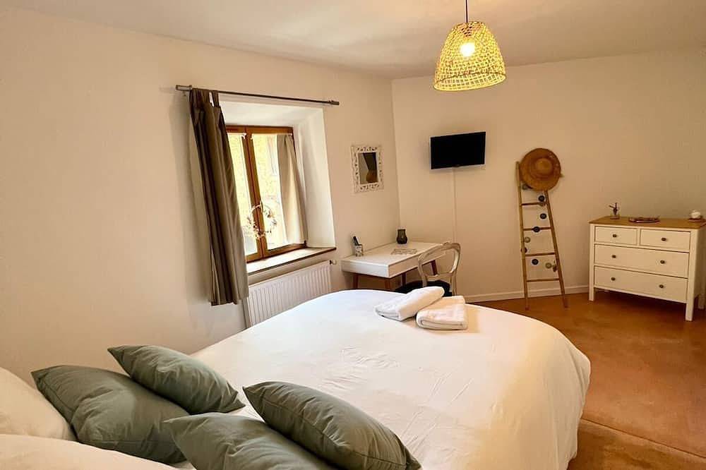 Jolie maison de village en pierre au coeur d'un hameau médiéval du Bugey in Ambérieu-en-Bugey, Belley