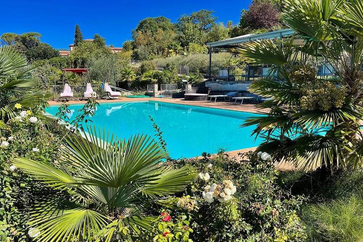 Apartamento de vacaciones para 4 personas, con balcón además de jardín y piscina - 1
