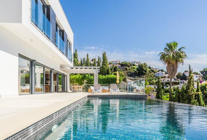 Villa "La Perla" mit Meerblick, privatem Pool & WLAN in Monte de los Almendros, Salobreña
