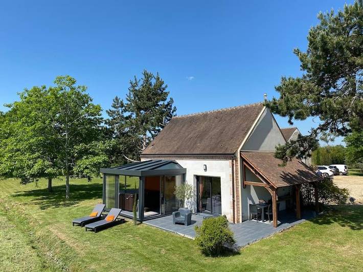 Location de vacances pour 4 personnes, avec Jacuzzi et Terrasse ainsi que Jardin et Vue à Ardon