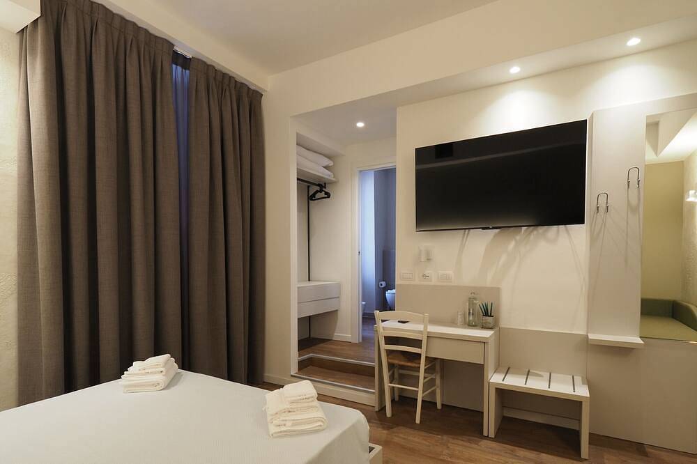 Relais Dogana - Room 3 in Moniga del Garda, Gardasee-Berge