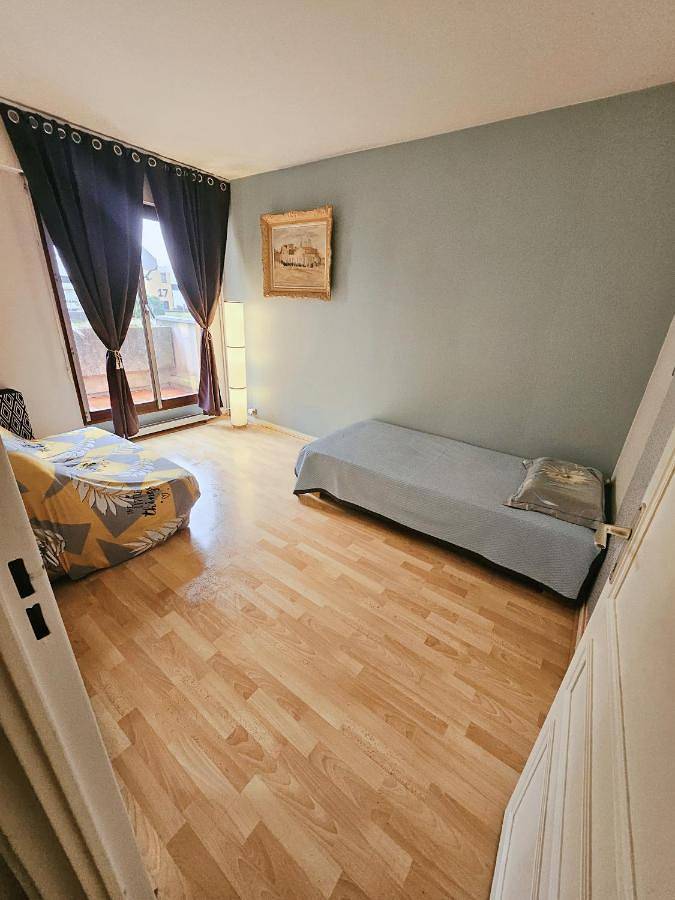 Gîte pour 3 personnes, avec balcon dans Lac De Creteil Creteil